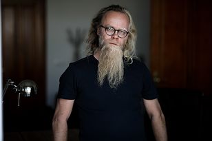 Nazywa siebie samego deweloperskim „wariatem”. Tłumaczy, skąd się biorą ogromne marże na tym rynku
