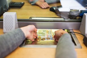 Kursy walut 10.10.2023. Wtorkowy kurs funta, euro, dolara i franka szwajcarskiego