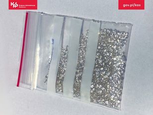 Przyłapana na przemycie diamentów. W tle duża suma