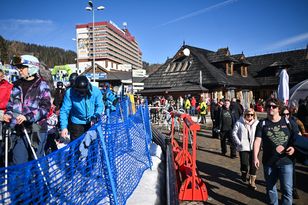 Węgrzy tłumnie odwiedzają Podhale. A tam niespodzianka. „Orbán wspiera Putina”