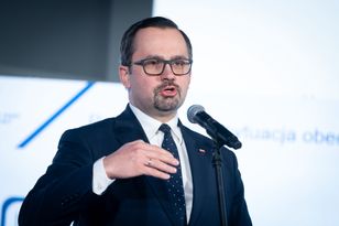 Spór o CPK. Horała odgryza się Tuskowi. „Wyssane nie powiem skąd”