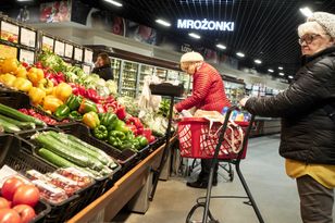 Podwyżka VAT podniesie ceny żywności i inflację. „Niemal natychmiast”