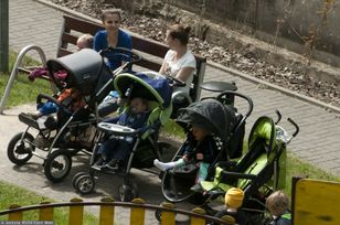 „Demograficzne tsunami”. Zrzucili winę na kobiety. Ekspert: to po prostu mit