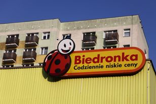 Biedronka szykuje się na ulewy. „Monitorujemy sytuację”