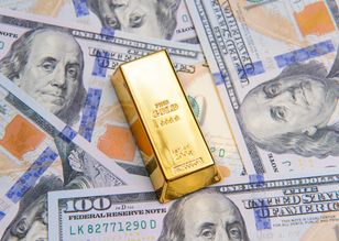 Złoto rozgrzane do czerwoności. „Trend wzrostowy przyspieszył” [WYKRES TYGODNIA]