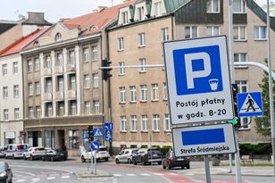 Nowe opłaty za parkowanie w małych miastach. Jest projekt. „Gminy są paraliżowane”