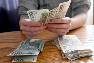 Dwie podwyżki dla 2 mln emerytów. Najpierw jednak będą musieli wybrać