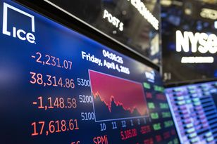 Szok trwa. Na giełdach spadki. „Puszka pandory z cłami została otwarta”