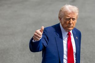 Krezusi tracą miliardy, giełdy biliony. Tyle kosztów przyniosła w jeden dzień decyzja Trumpa