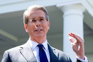 Człowiek Trumpa uderza w kolejną instytucję. Jest reakcja