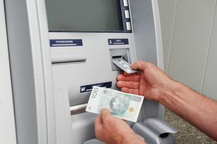 Europejskie Banki Apelują: Gotówka w Domu na Wypadek Cyberataków!