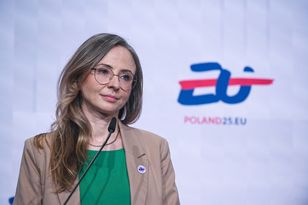 Płaca minimalna płacą zasadniczą. Ministra: nie rezygnujemy
