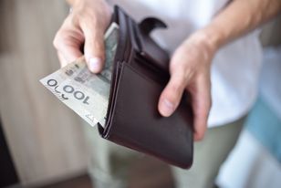 800 plus 2025. ZUS wyśle dwie wypłaty. Oto harmonogram