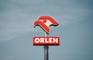 Hurtowe ceny paliw Orlen rosną. Początek wakacji przynosi podwyżki