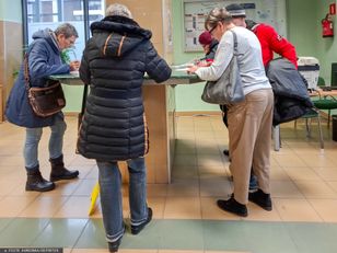 Przejście na emeryturę. Wstrzymaj się z wnioskiem do ZUS
