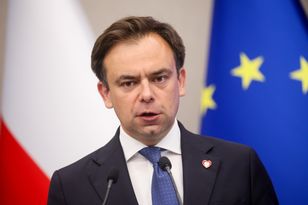 „Gotówka musi zostać”. Jasna deklaracja ministra finansów
