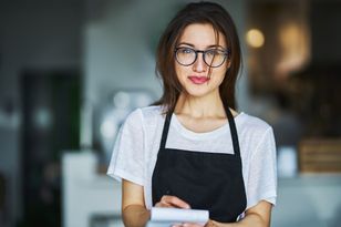 Maturzyści idą do pierwszej pracy. Gdzie mogą znaleźć zatrudnienie?