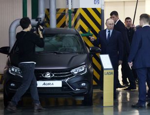 Tego kryzysu już się nie da w Rosji ukryć. Sprzedali jeden samochód