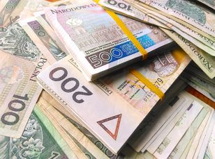 Polskie banki notują rekordowe zyski mimo rozpoczęcia cyklu obniżek stóp procentowych