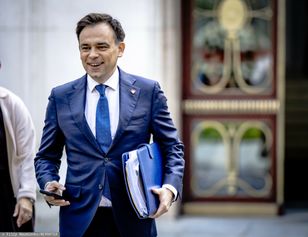 „PiS przez 8 lat plądrował Polskę”. Minister finansów zabrał głos po konwencji KO