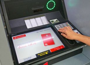 Pieniądze zniknęły z kont klientów Santandera. Jest oświadczenie banku