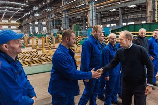 Jelcz zamiast Rafako. „Nie wierzą” w obietnicę Donalda Tuska