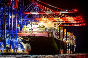 Pierwszy taki rejs. Chiński kontenerowiec dotarł przez Arktykę do Gdańska