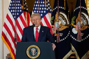 Łuk triumfalny Trumpa. Cała komisja zwolniona