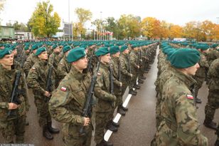 Obowiązkowa służba wojskowa. Polacy zmieniają zdanie