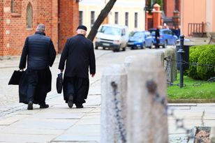 Emerytury księży i zakonnic. Takie świadczenia otrzymują duchowni