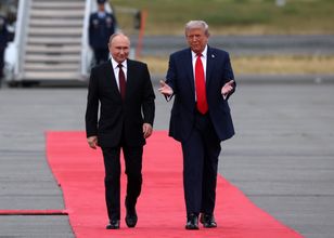 „Fatalny sygnał”. Trump luzuje własne sankcje przeciwko Rosji