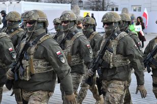 Wojskowe emerytury dwa razy wyższe niż te z ZUS. Komu przysługują?