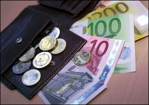 75-letni Włoch poszedł do urzędu spytać o emeryturę. Decyzja wbija w fotel