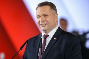 „Więcej pieniędzy w Polsce, mniej w Niemczech”. Czarnek obiecuje